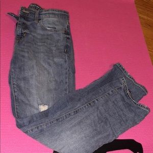 Gap Distressed Cropped Jean